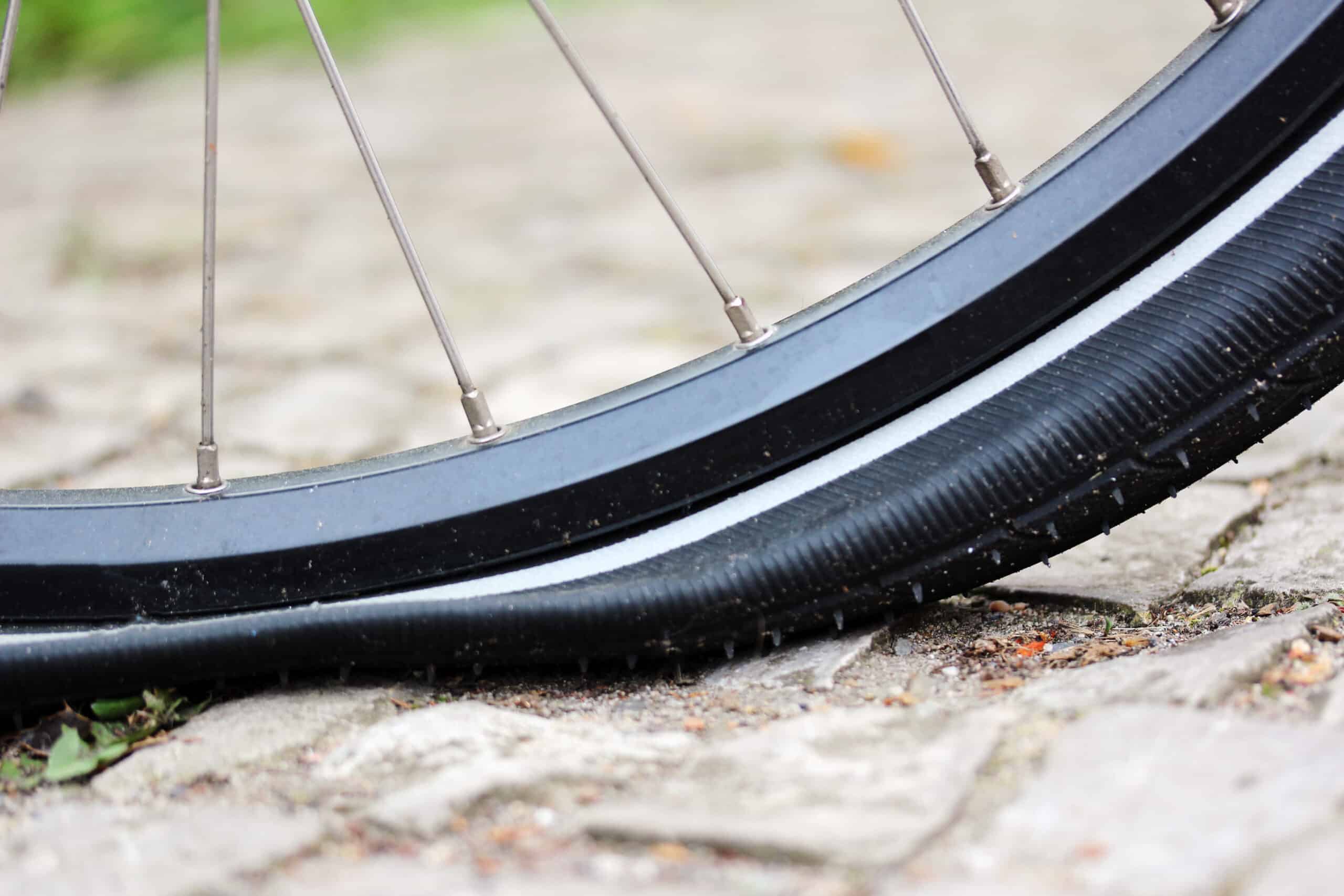 Comment réparer une crevaison sur son vélo ? (Et pourquoi passer à l’Atelier Solipunch ! 🚲)