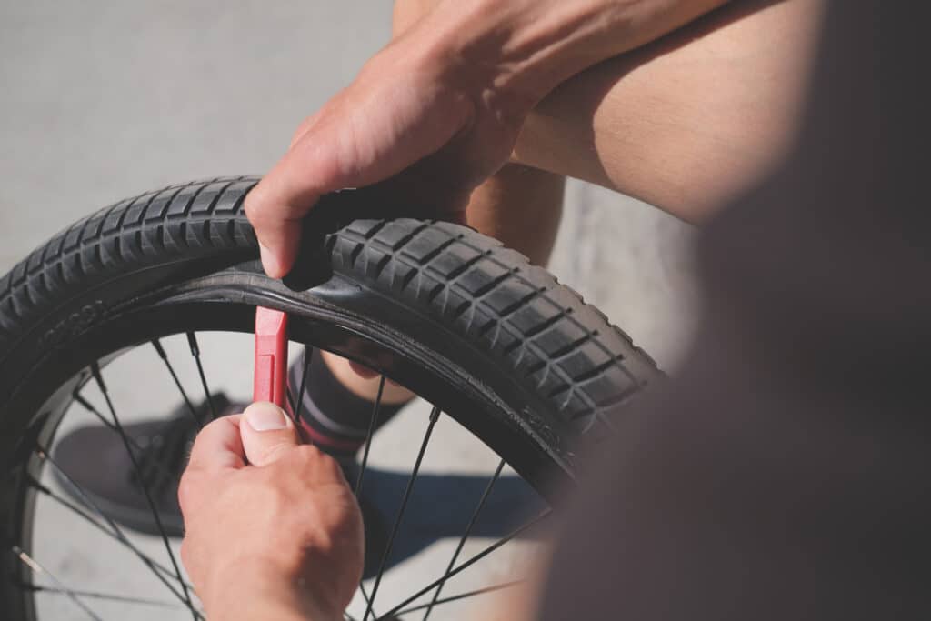 Réparation pneu vélo